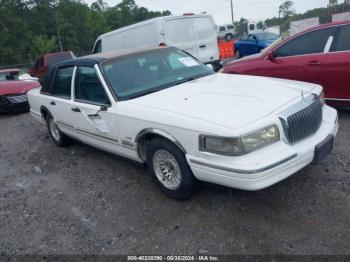  Salvage Lincoln Towncar