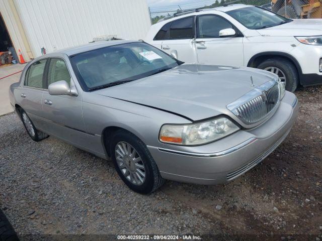  Salvage Lincoln Towncar