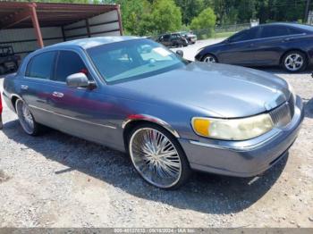  Salvage Lincoln Towncar