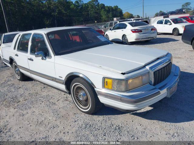  Salvage Lincoln Towncar