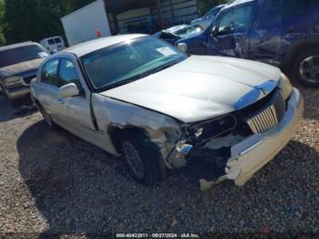  Salvage Lincoln Towncar