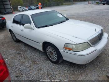  Salvage Lincoln Towncar