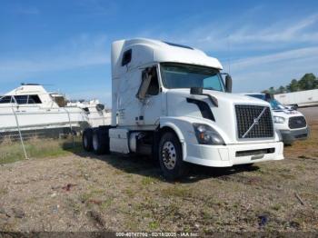  Salvage Volvo Vnl