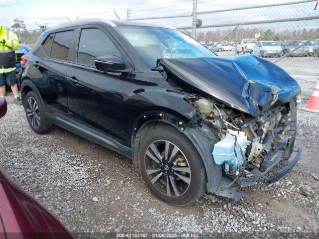  Salvage Nissan Kicks