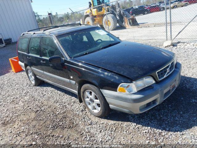  Salvage Volvo V70