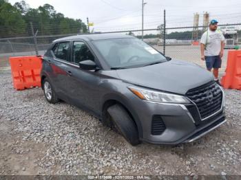  Salvage Nissan Kicks