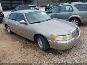  Salvage Lincoln Towncar