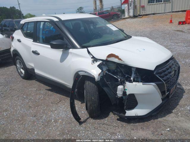  Salvage Nissan Kicks