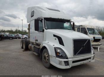  Salvage Volvo Vn
