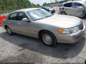  Salvage Lincoln Towncar