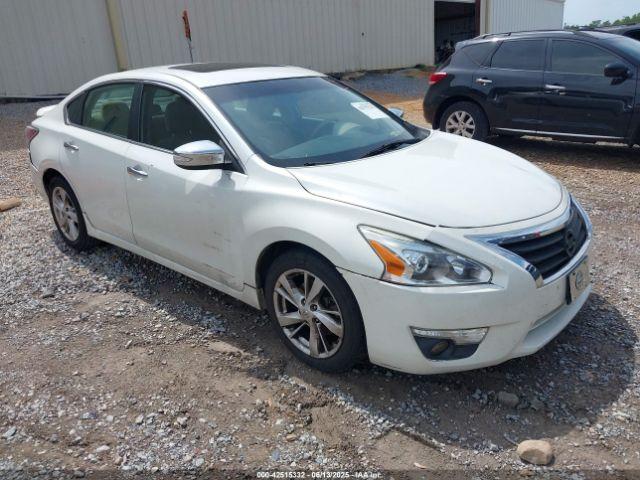  Salvage Nissan Altima