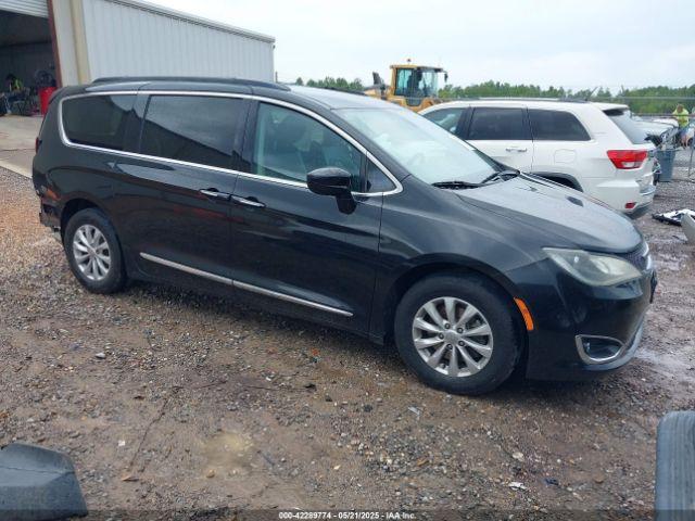  Salvage Chrysler Pacifica