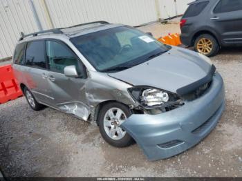  Salvage Toyota Sienna