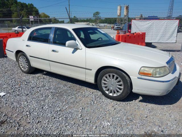  Salvage Lincoln Towncar