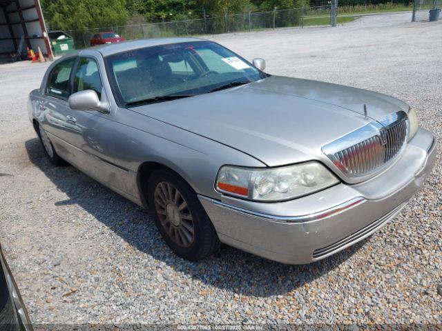 Salvage Lincoln Towncar