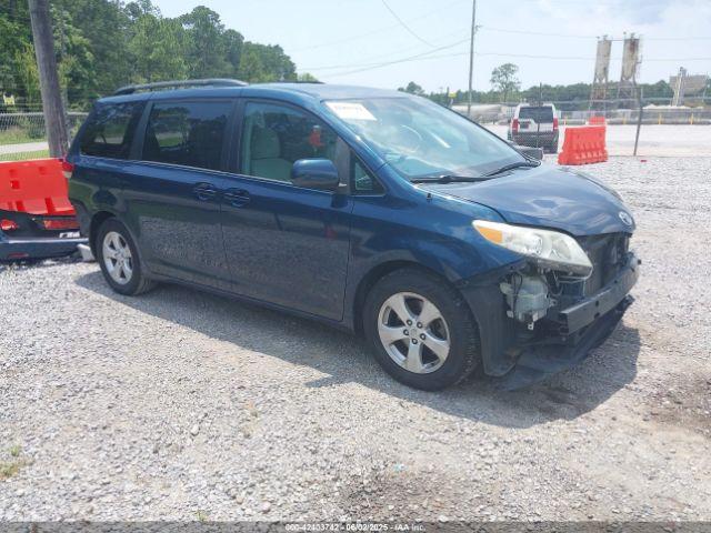  Salvage Toyota Sienna