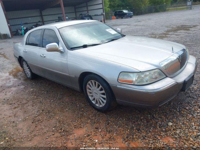  Salvage Lincoln Towncar