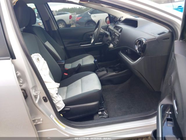 Toyota Prius c Two Image 7