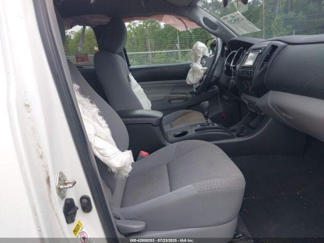 Toyota Tacoma Image 14