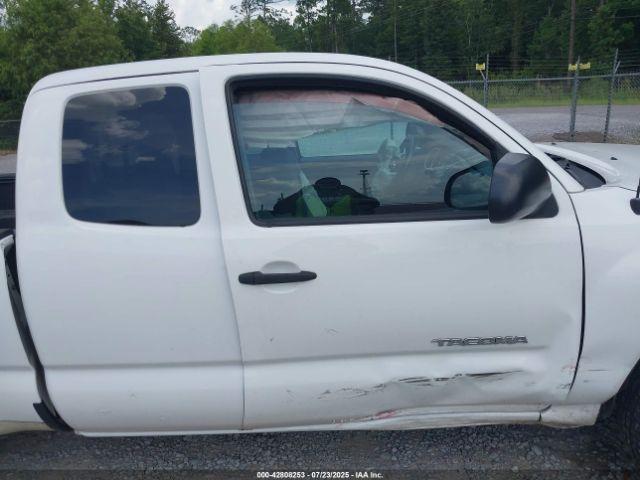 Toyota Tacoma Image 4