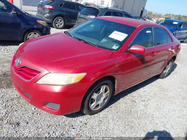 Toyota Camry Le Image 8