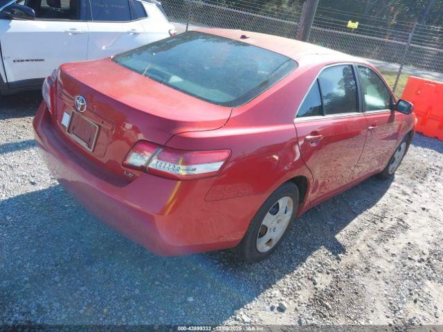 Toyota Camry Le Image 4