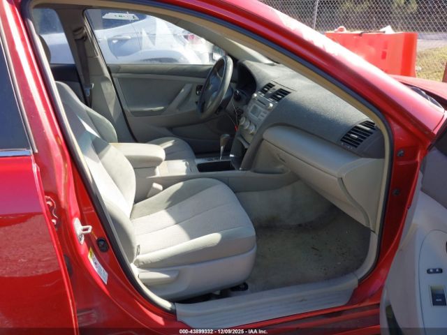 Toyota Camry Le Image 3