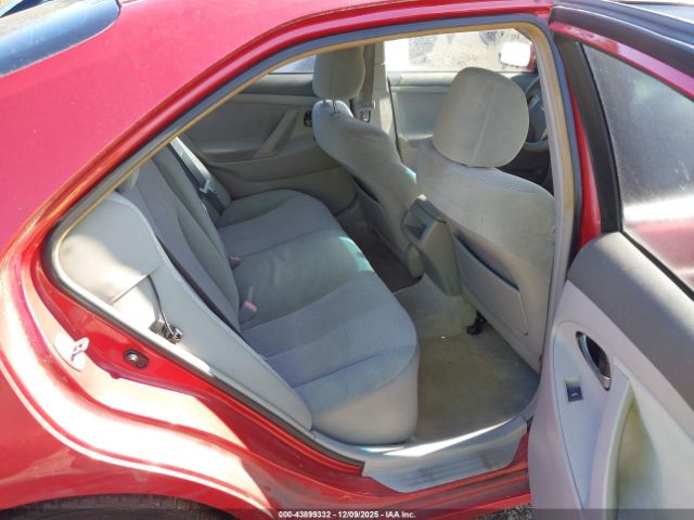 Toyota Camry Le Image 11