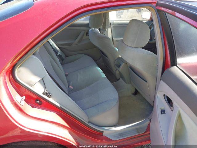 Toyota Camry Le Image 11