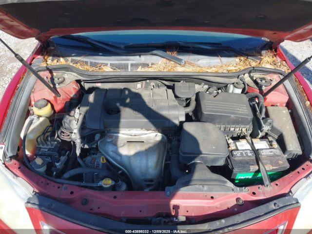 Toyota Camry Le Image 6