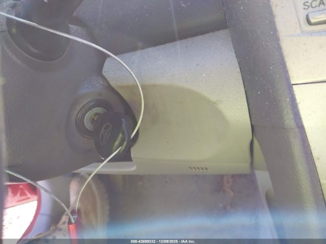 Toyota Camry Le Image 7