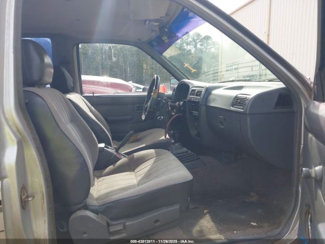 Nissan Truck Image 6