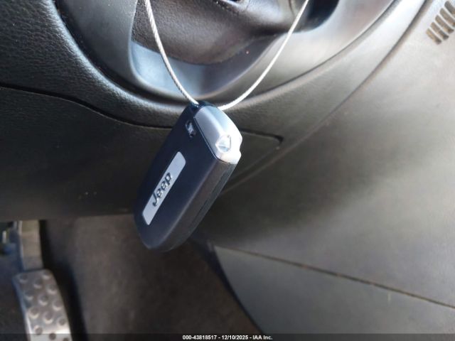 Jeep Grand Cherokee Overland Image 8