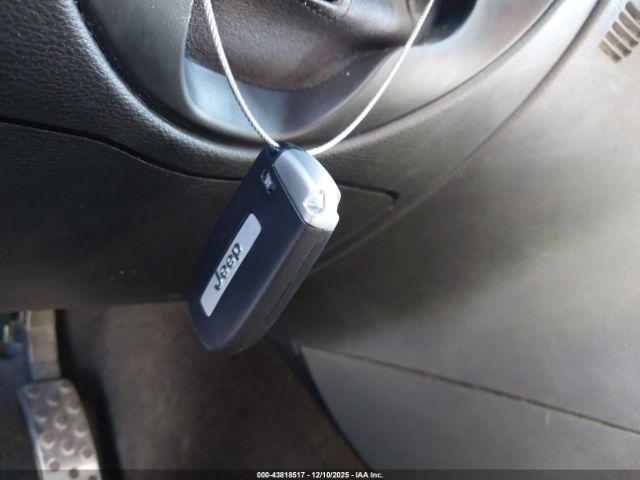 Jeep Grand Cherokee Overland Image 8