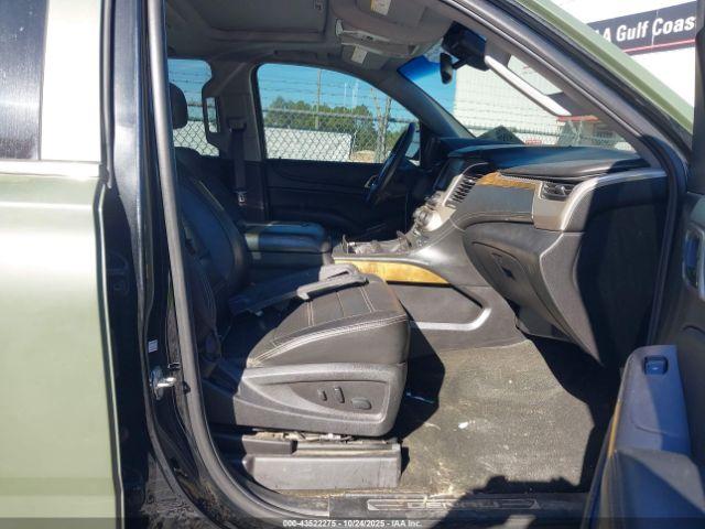 GMC Yukon Denali Image 12