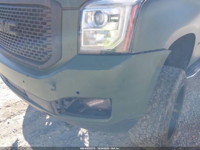 GMC Yukon Denali Image 2