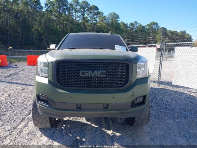 GMC Yukon Denali Image 8