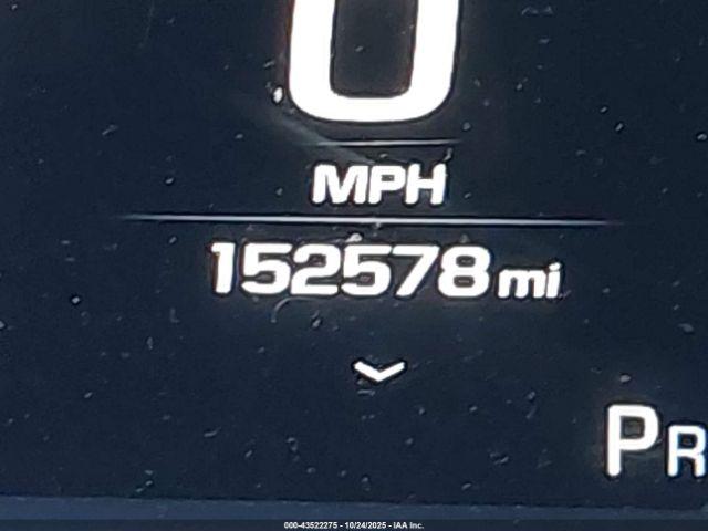 GMC Yukon Denali Image 11