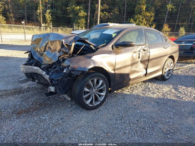 Chrysler 200 S Image 2