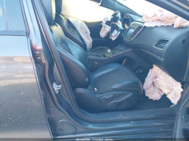 Chrysler 200 S Image 3