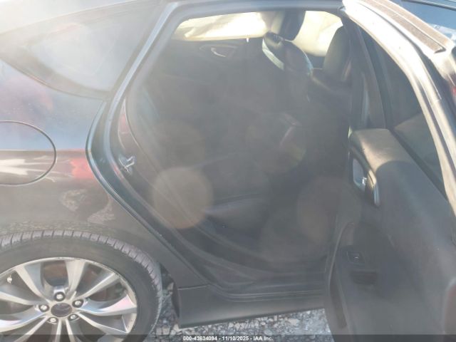 Chrysler 200 S Image 9