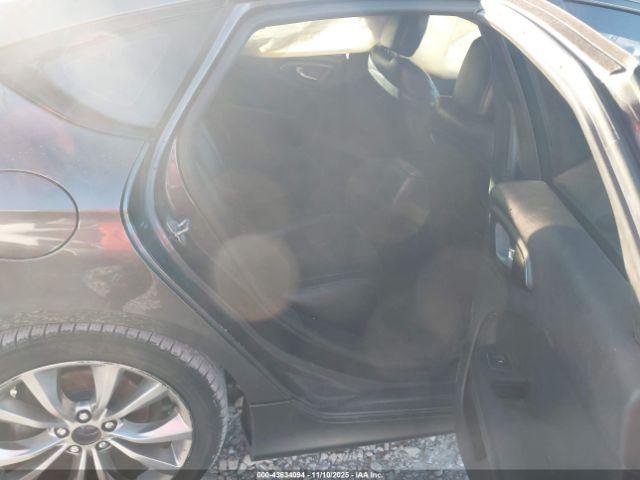 Chrysler 200 S Image 9