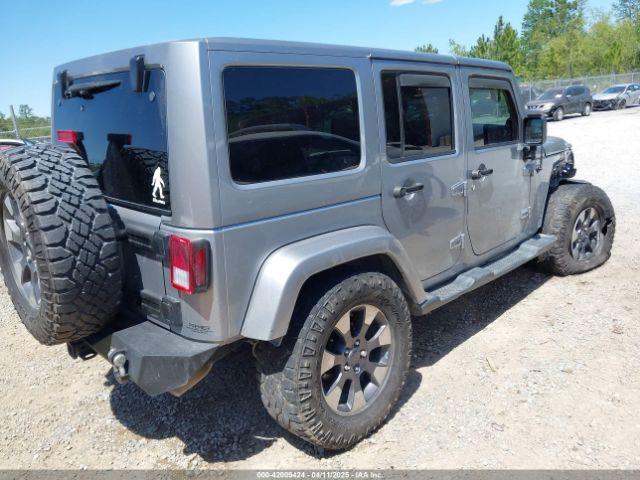 Jeep Wrangler Sahara Image 17
