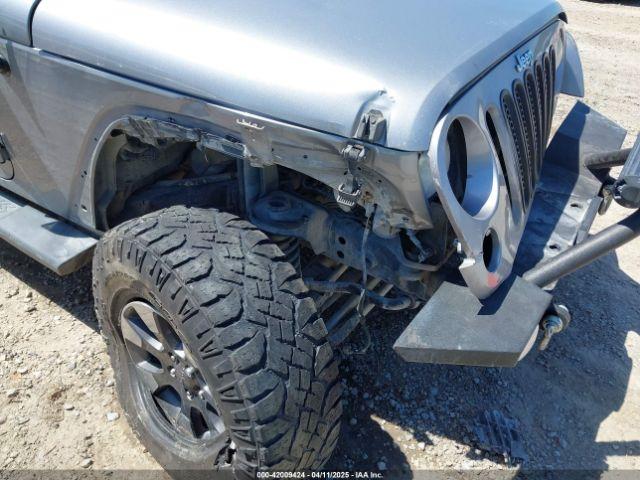 Jeep Wrangler Sahara Image 13