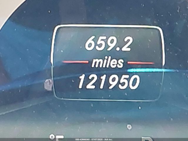 Mercedes-Benz E-Class 4matic Image 8