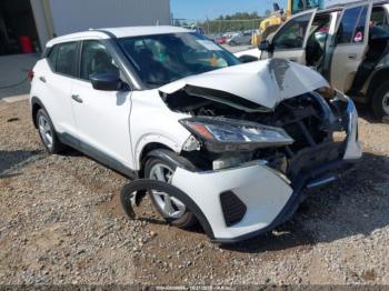  Salvage Nissan Kicks