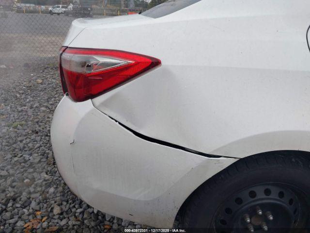 Toyota Corolla Le Image 12