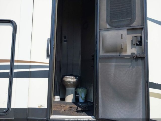 Jayco 5th Wheel Travel Trailer Image 6