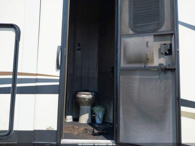 Jayco 5th Wheel Travel Trailer Image 6