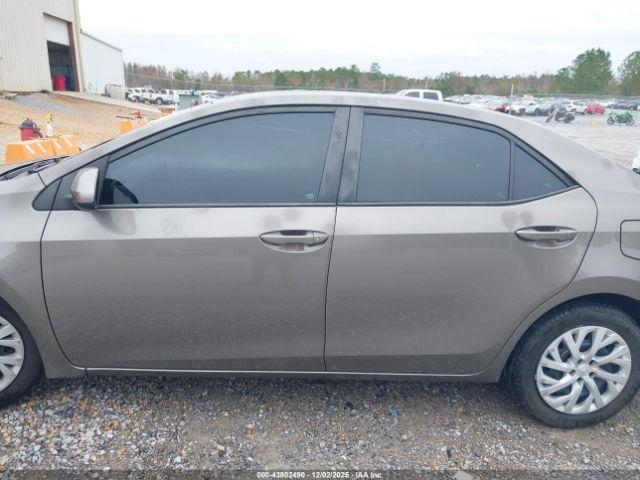 Toyota Corolla Le Image 9